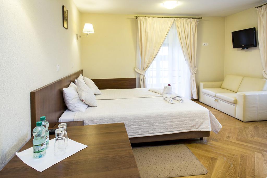 Hotel Sw. Norberta Nowe Brzesko Экстерьер фото