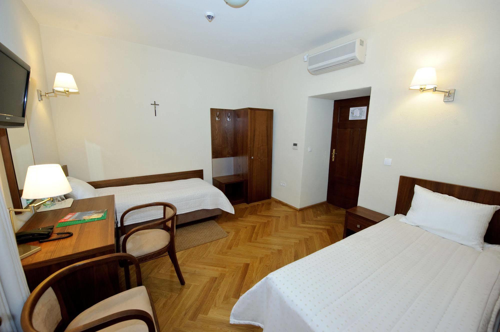 Hotel Sw. Norberta Nowe Brzesko Номер фото